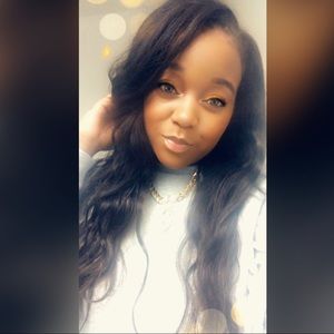 Meet your 5⭐️⭐️⭐️⭐️⭐️ rated Posher, Angie